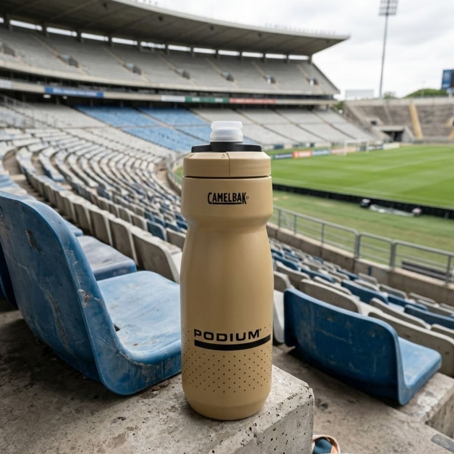 GARRAFA CAMELBAK PODIUM 24OZ / 710ML - GOLD (DOURADO)
