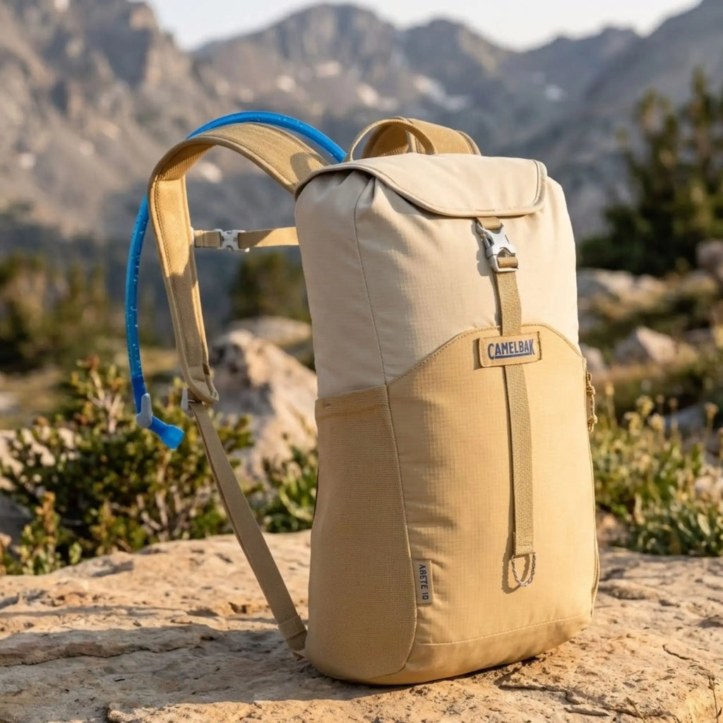 MOCHILA DE HIDRATACAO CAMELBAK ARETE 18 TERRA SINGLE BUCKLE 50OZ / 1,5L - CANYON CLAY BEJE S/ REFIL